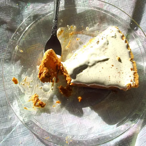 Frosted Pumpkin Pie with Whipped Topping