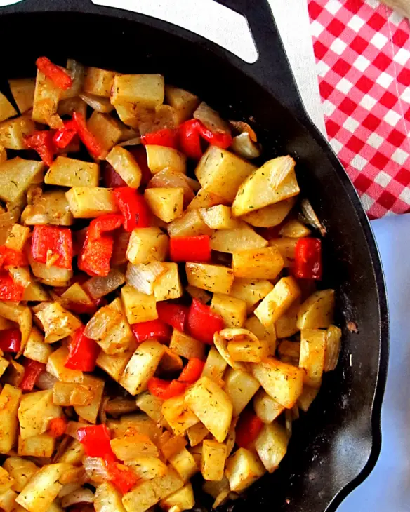 Easy Skillet Potatoes with Smoked Paprika and Dill 