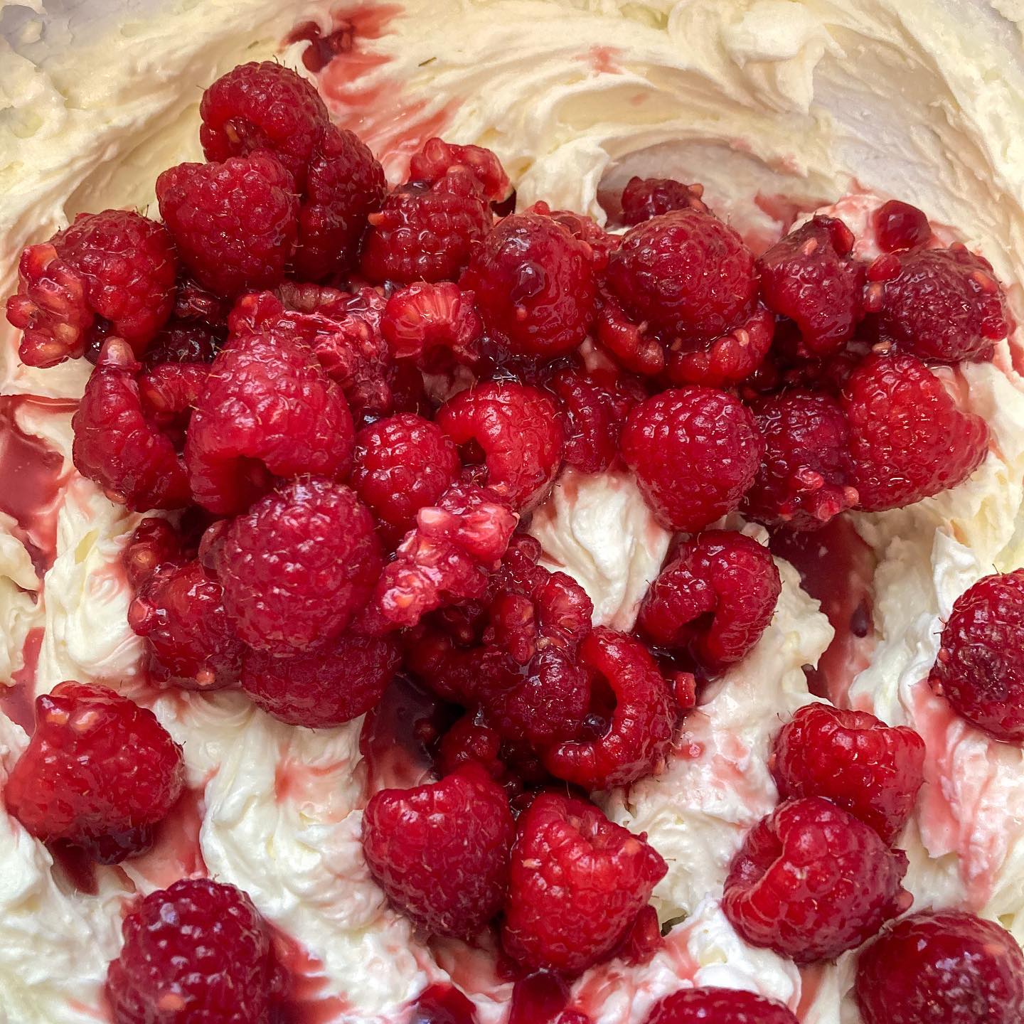 Raspberry Cream Pie Recipe in the works 🥰 . . . . . . . . . . #rasperry #pie #fruit #foodphotography #food #foodblogger #foodblog #blogginggals #blackfoodie #blackbloggers #dessertporn #fruitpie #sweettreats #cheatday #instayum #yummyfood #bloglife #lickthespoon